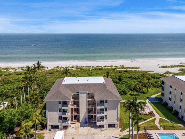 Family Friendly Complex in Sanibel Located on the Beach